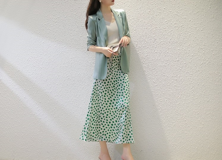Digital Printed Green Dot Knee Length Silk Skirt
